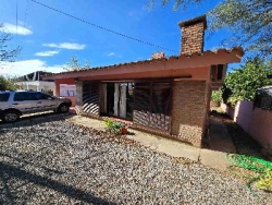 ESTABAS BUSCANDO ESTA CASA EN CARLOS PAZ - VENTA, EN OPORTUNIDAD, A 1 CUADRA DEL RÍO - PLAYAS DE ORO