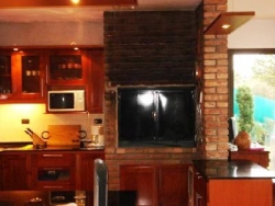 MUY BUENA CASA EN VENTA, EN BARRIO RESIDENCIAL VILLA DEL LAGO, CON PILETA Y VISTA AL LAGO