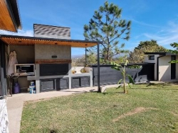 HERMOSA CASA EN VENTA EN SAN ANTONIO DE ARREDONDO, CON PILETA, QUINCHO, 4 DORMITORIOS, 3 BAÑOS. BELLA BELLA. ALTA CALIDAD