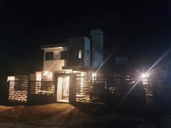 HERMOSA CASA EN VENTA EN SAN ANTONIO DE ARREDONDO, CON PILETA, QUINCHO, 4 DORMITORIOS, 3 BAÑOS. BELLA BELLA. ALTA CALIDAD
