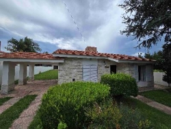 BELLA CASA EN VENTA EN CARLOS, CON PILETA, GAS NATURAL, BARRIO Miguel Muñoz