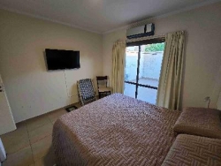 EXCELENTE DEPARTAMENTO EN VENTA EN CARLOS PAZ, 2 DORMITORIOS, FRENTE CON BALCÓN A LA CALLE + Patio Propio. EDIFICIO OLIVOS 4