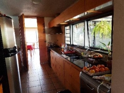 EXCELENTE CASA EN VENTA EN VILLA CARLOS PAZ, BARRIO ALTAMENTE RESIDENCIAL CON VISTA PANORÁMICA