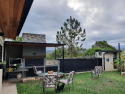 HERMOSA CASA EN VENTA EN SAN ANTONIO DE ARREDONDO, CON PILETA, QUINCHO, 4 DORMITORIOS, 3 BAÑOS. BELLA BELLA. ALTA CALIDAD