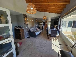 BELLA CASA EN VENTA EN VILLA CARLOS PAZ, CON PILETA, Bº Villa del Lago, Residencial, con excelente vista panorámica.