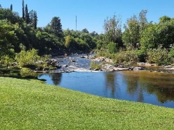EXCELENTE PREDIO EN VENTA, DE 2.100 MT2 CON FONDO AL RIO BALNEARIO TALAHUASI, IDEAL PARA COMPLEJO TURÍSTICO
