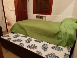 MUY BUENA CASA EN VENTA EN CARLOS PAZ, CON COSTA AL LAGO, ZONA PRIVILEGIADA. BARRIO COSTA AZUL