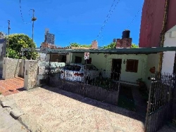 CASA EN PH EN VENTA, EN VILLA CARLOS PAZ, BARRIO CENTRO OESTE, EXCELENTE OPCIÓN DE INVERSIÓN, 1 dorm, Patio verde, Asador. TODOS LOS SERVICIOS.