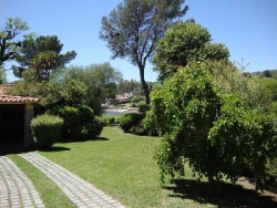 MUY BUENA CASA EN VENTA EN CARLOS PAZ, CON COSTA AL LAGO, ZONA PRIVILEGIADA. BARRIO COSTA AZUL