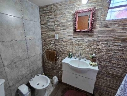 ESTABAS BUSCANDO ESTA CASA EN CARLOS PAZ - VENTA, EN OPORTUNIDAD, A 1 CUADRA DEL RÍO - PLAYAS DE ORO