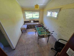 BELLÍSIMA CASA EN VENTA EN ESTANCIA VIEJA, A 2 CUADRAS DEL RIO BALNEARIO, UN LUGAR DE SIERRAS Y RELAX. GRAN PARQUE DE 2.760 mt2