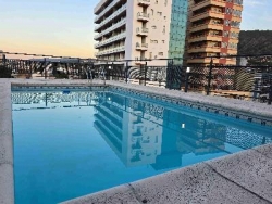 EXCELENTE DEPARTAMENTO EN VENTA EN CARLOS PAZ, 2 DORMITORIOS, FRENTE CON BALCÓN A LA CALLE + Patio Propio. EDIFICIO OLIVOS 4