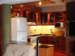 MUY BUENA CASA EN VENTA, EN BARRIO RESIDENCIAL VILLA DEL LAGO, CON PILETA Y VISTA AL LAGO