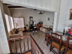 LINDA CASA EN CARLOS PAZ EN VENTA, CON 2.100 MT2 DE TERRENO A 12 CUADRAS DEL CENTRO, Gran Oportunidad, Bella Inversión !