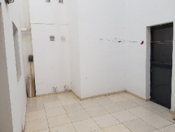 MUY BELLO DEPARTAMENTO EN VENTA EN CARLOS PAZ, CÉNTRICO, AL FRENTE CON BALCÓN A LA CALLE. 2 Dormitorios, baño + toilette