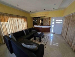 EXCELENTE CASA EN VENTA EN VILLA CARLOS PAZ, BARRIO COSTA AZUL, 4 Dormitorios, Vista Panorámica, Calidad y Diseño