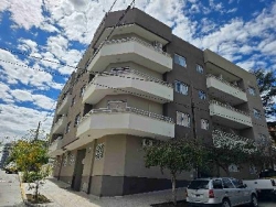 BELLA OPORTUNIDAD ! Departamento en venta en Villa Carlos Paz, EDIFICIO FINCAS DEL LAGO 2. frente con balcón, cochera incl.