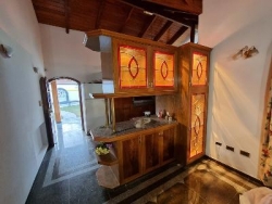 Oportunidad ! BELLISIMA CASA DE CATEGORÍA EN VENTA EN CARLOS PAZ, FRENTE AL RÍO, TODOS LOS SERVICIOS. LAS ENSENADAS