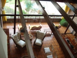 MUY BUENA CASA EN VENTA, EN BARRIO RESIDENCIAL VILLA DEL LAGO, CON PILETA Y VISTA AL LAGO