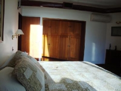 MUY BUENA CASA EN VENTA, EN BARRIO RESIDENCIAL VILLA DEL LAGO, CON PILETA Y VISTA AL LAGO