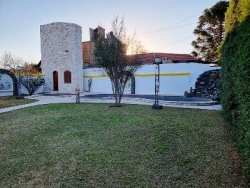 Oportunidad ! BELLISIMA CASA DE CATEGORÍA EN VENTA EN CARLOS PAZ, FRENTE AL RÍO, TODOS LOS SERVICIOS. LAS ENSENADAS