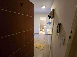 EXCELENTE DEPARTAMENTO EN VENTA EN CARLOS PAZ, 2 DORMITORIOS, FRENTE CON BALCÓN A LA CALLE + Patio Propio. EDIFICIO OLIVOS 4