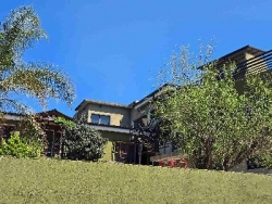 BELLO COMPLEJO de 6 Unidades, EN VENTA EN VILLA CARLOS PAZ, A 9 CUADRAS DE PEATONAL, CON VISTA PANORÁMICA, Piscina, Asadores.