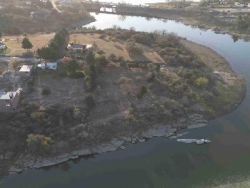 EXCELENTE TERRENO DE 5.300 Mt2, CON FONDO AL ARROYO LAS MOJARRAS, GRAN OPORTUNIDAD. Ideal para hotel o Complejo