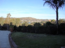 MUY BUENA CASA EN VENTA, EN BARRIO RESIDENCIAL VILLA DEL LAGO, CON PILETA Y VISTA AL LAGO