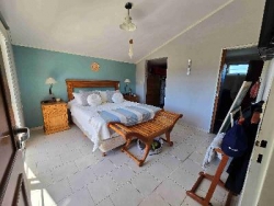 BELLÍSIMA CASA EN VENTA EN ESTANCIA VIEJA, A 2 CUADRAS DEL RIO BALNEARIO, UN LUGAR DE SIERRAS Y RELAX. GRAN PARQUE DE 2.760 mt2