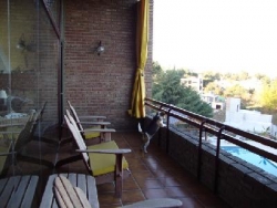 MUY BUENA CASA EN VENTA, EN BARRIO RESIDENCIAL VILLA DEL LAGO, CON PILETA Y VISTA AL LAGO