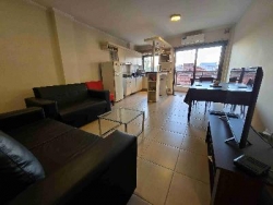 EXCELENTE DEPARTAMENTO EN VENTA EN CARLOS PAZ, 2 DORMITORIOS, FRENTE CON BALCÓN A LA CALLE + Patio Propio. EDIFICIO OLIVOS 4
