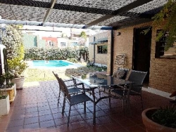 EXCELENTE CASA EN VENTA EN VILLA CARLOS PAZ, BARRIO ALTAMENTE RESIDENCIAL CON VISTA PANORÁMICA