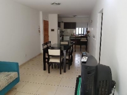 MUY BELLO DEPARTAMENTO EN VENTA EN CARLOS PAZ, CÉNTRICO, AL FRENTE CON BALCÓN A LA CALLE. 2 Dormitorios, baño + toilette
