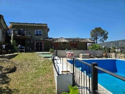 BELLO COMPLEJO de 6 Unidades, EN VENTA EN VILLA CARLOS PAZ, A 9 CUADRAS DE PEATONAL, CON VISTA PANORÁMICA, Piscina, Asadores.