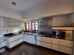 FABULOSA CASA EN VILLA CARLOS PAZ, Bº COSTA AZUL, CON PILETA CLIMATIZADA CUBIERTA, CANCHA DE SQUASH, Gas Natural !
