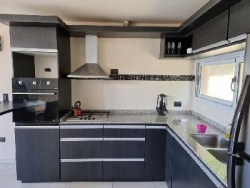 EXCELENTE CASA EN VENTA EN VILLA CARLOS PAZ, 2 DORMITORIOS, PILETA, VISTA PANORÁMICA, 4 AÑOS DE ANTIGÜEDAD