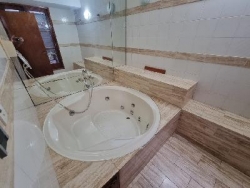 FABULOSA CASA EN VILLA CARLOS PAZ, Bº COSTA AZUL, CON PILETA CLIMATIZADA CUBIERTA, CANCHA DE SQUASH, Gas Natural !